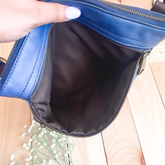 Fossil // Voyager Triple Zip Crossbody Purse - Picture 4 of 6